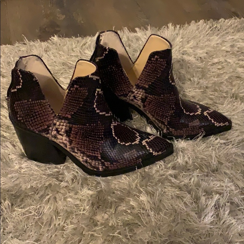 Vince Camuto Bootie